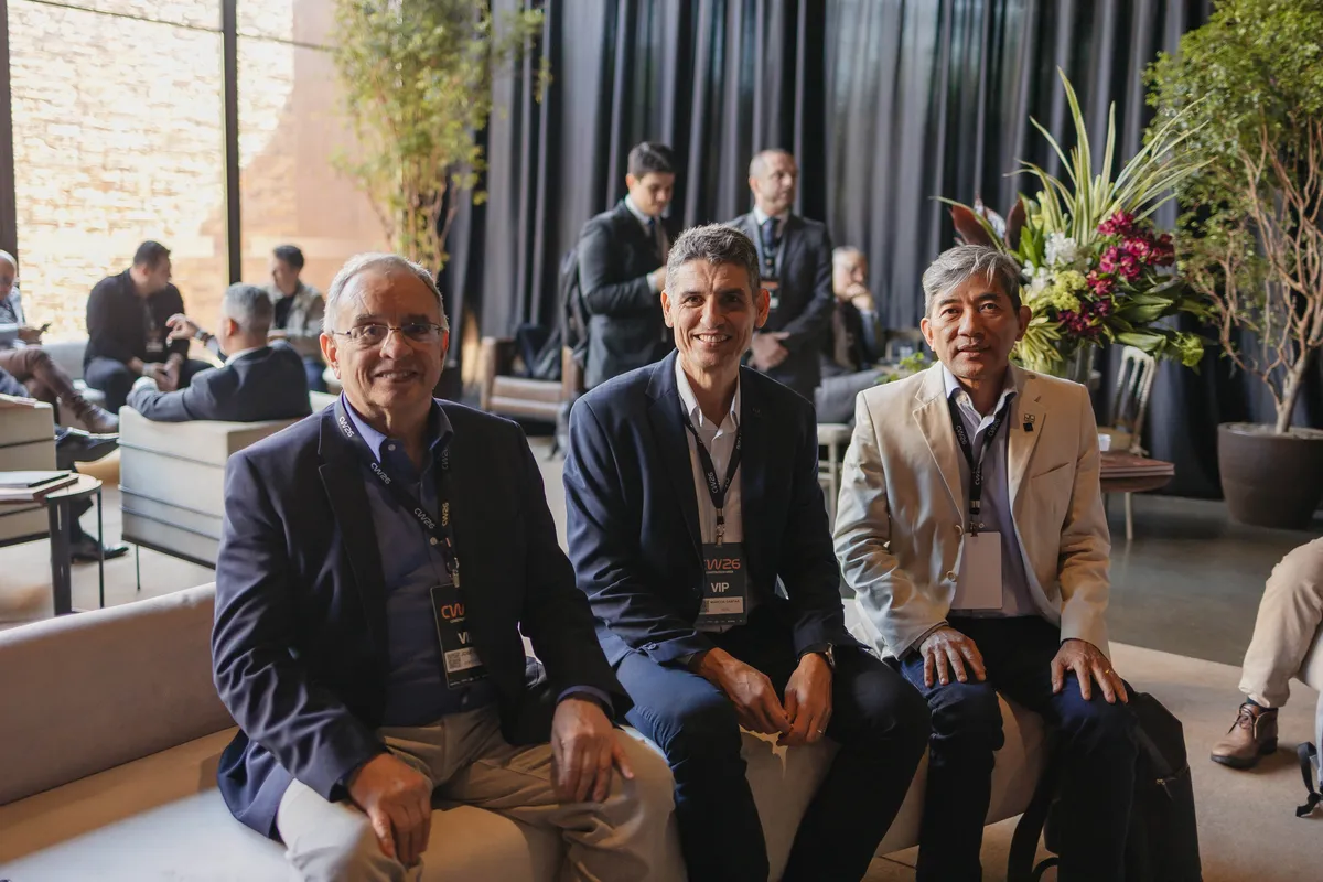 O conselheiro consultivo da Câmara Brasileira da Indústria da Construção, José Carlos Martins; o presidente do Ceal, Marcos Dantas; e Stefano Shigueru Mitamura, diretor secretário do Crea-PR