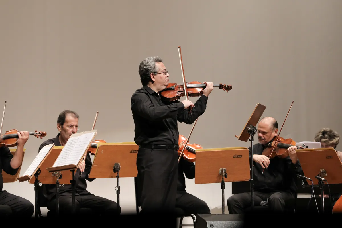Nos concertos, a direçao musical e o violino estarão a cargo de Nildo Baía, spalla da Osuel