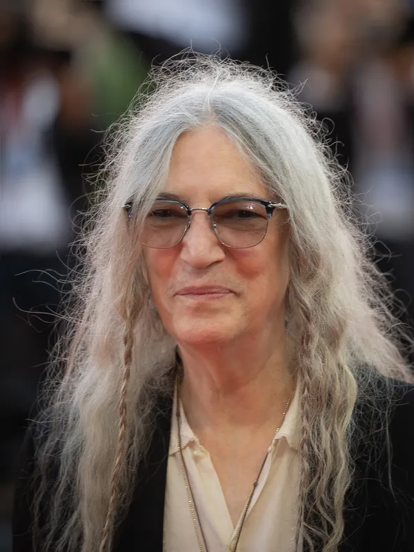 Patti Smith: "Estamos à beira de perder tantas coisas preciosas, entrando em um tempo em que um holograma magnífico substituirá uma floresta"