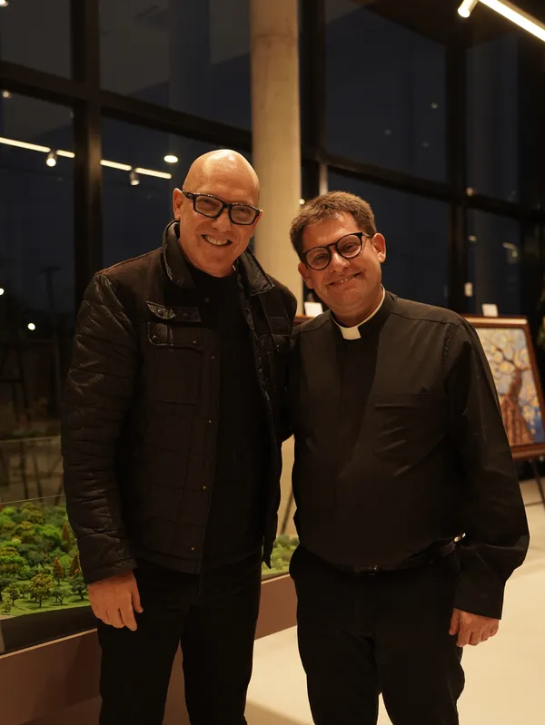Marcão Kareca, secretário de Cultura, e padre Jefferson Bassetto