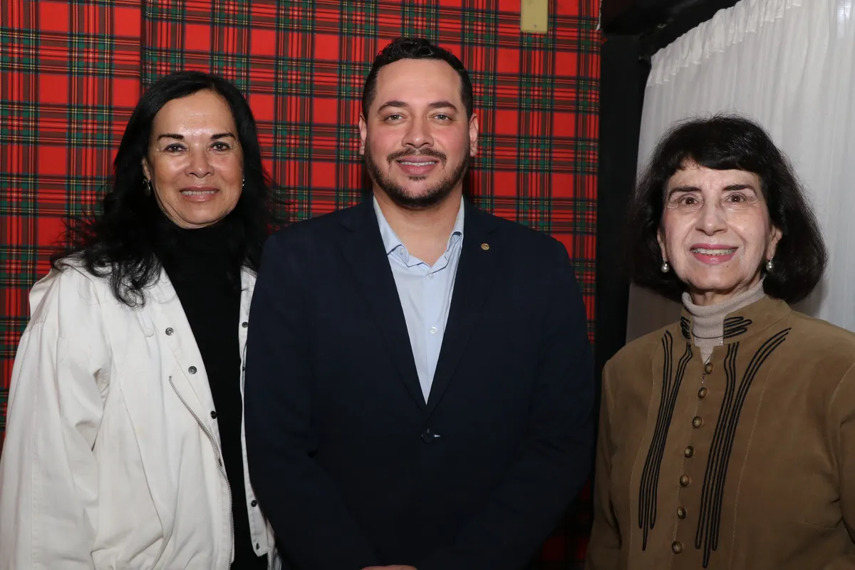 Lázara Caramori (embaixadora do Projeto Hepatite Zero) , palestrante Talles Galvão ( coord do projeto em Londrina) e Leila Haikal Giglio