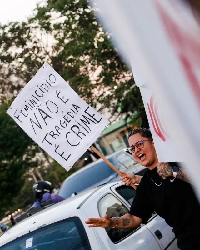 Jovem foi morta com 44 facadas