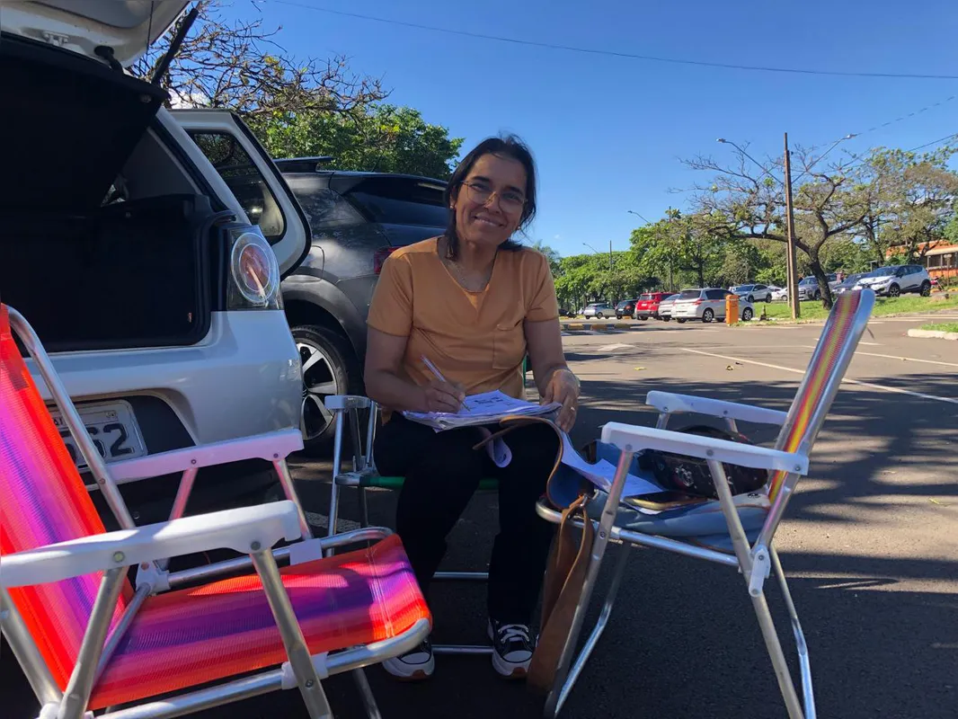 Adriana Aparecida dos Santos veio de Paranavaí para acompanhar a filha Ana Flávia no vestibular