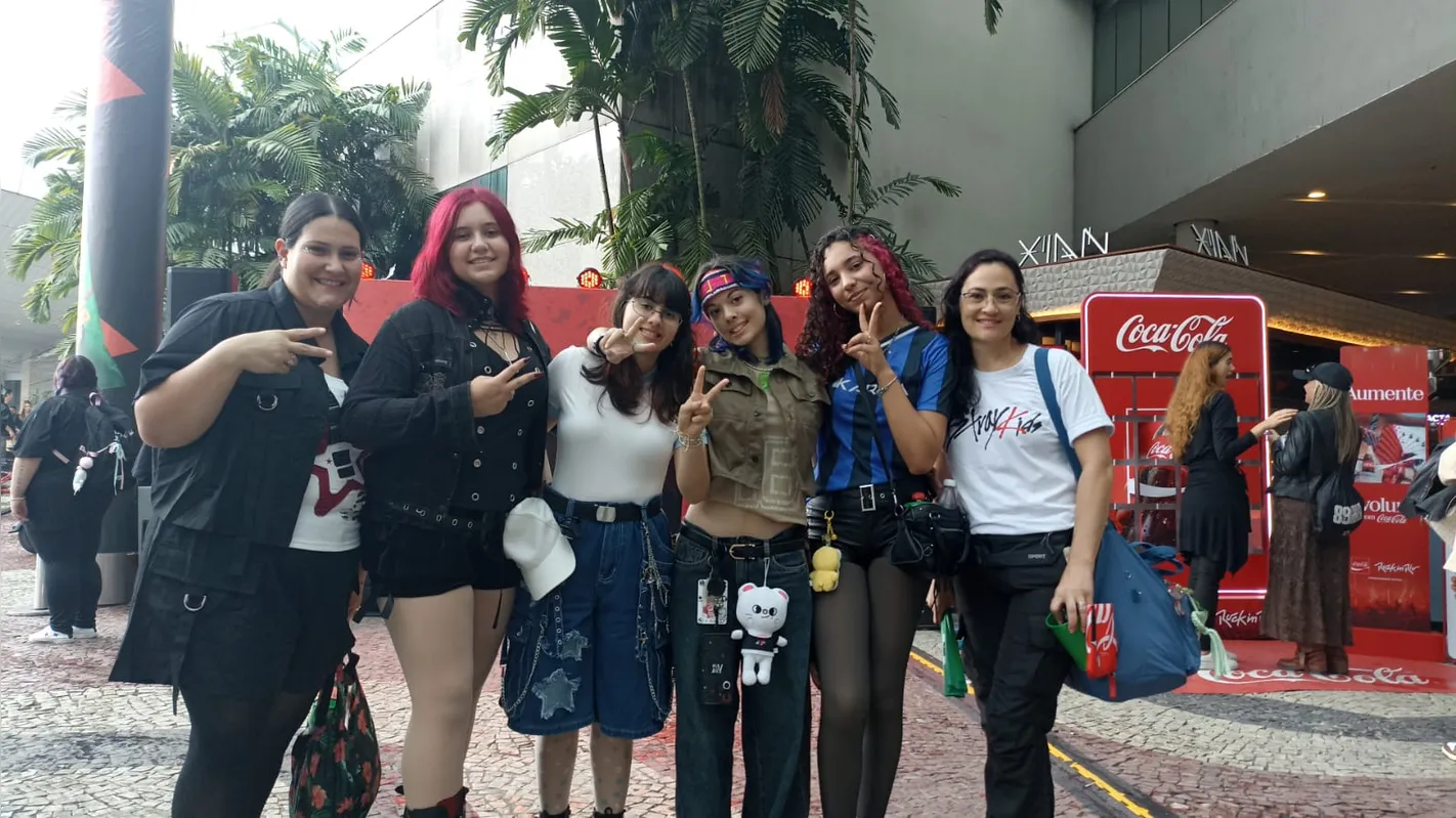 De Brasília, as estudantesLívia, Luiza, Amanuelly e Julia com suas mães