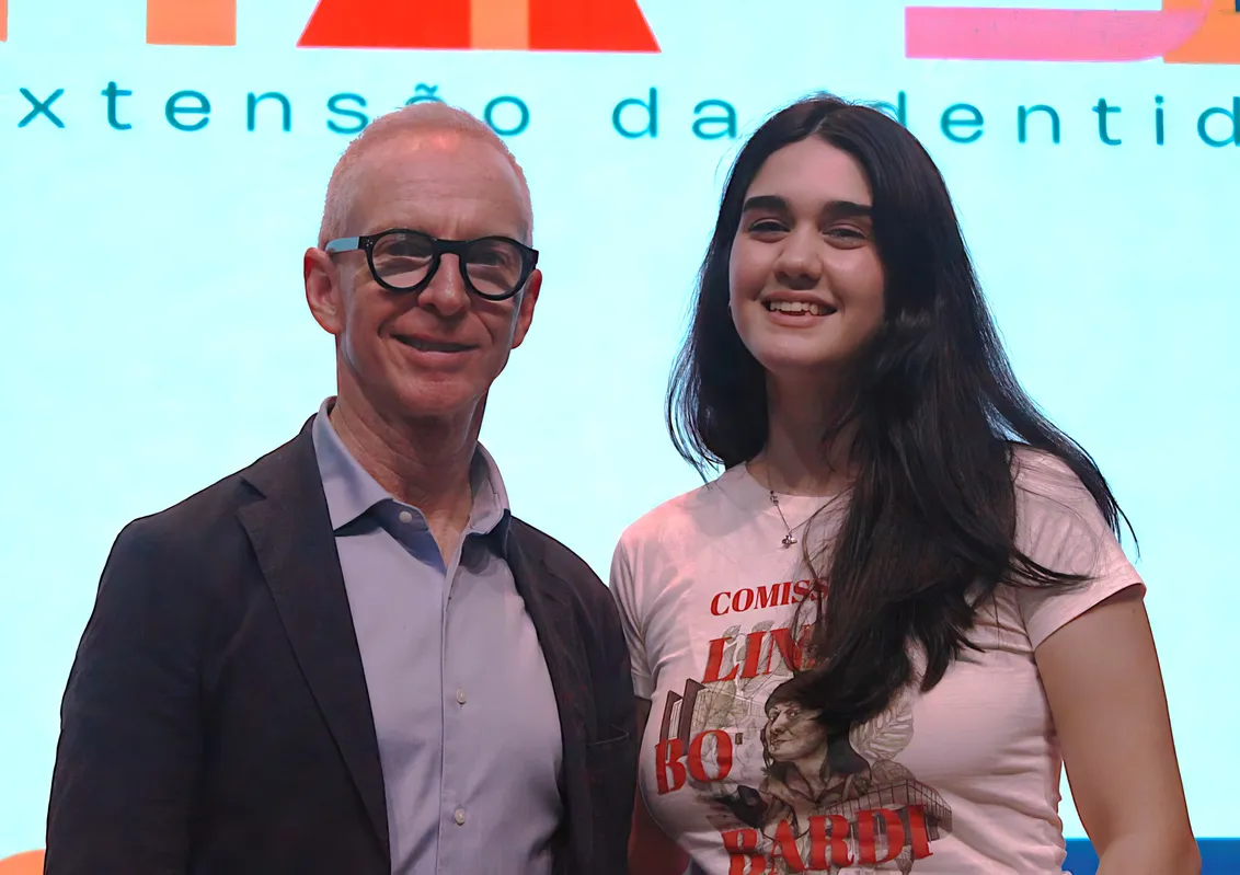 Professor Renato Leão Rego e a presidente da comissão organizadora Ester Costa Barros