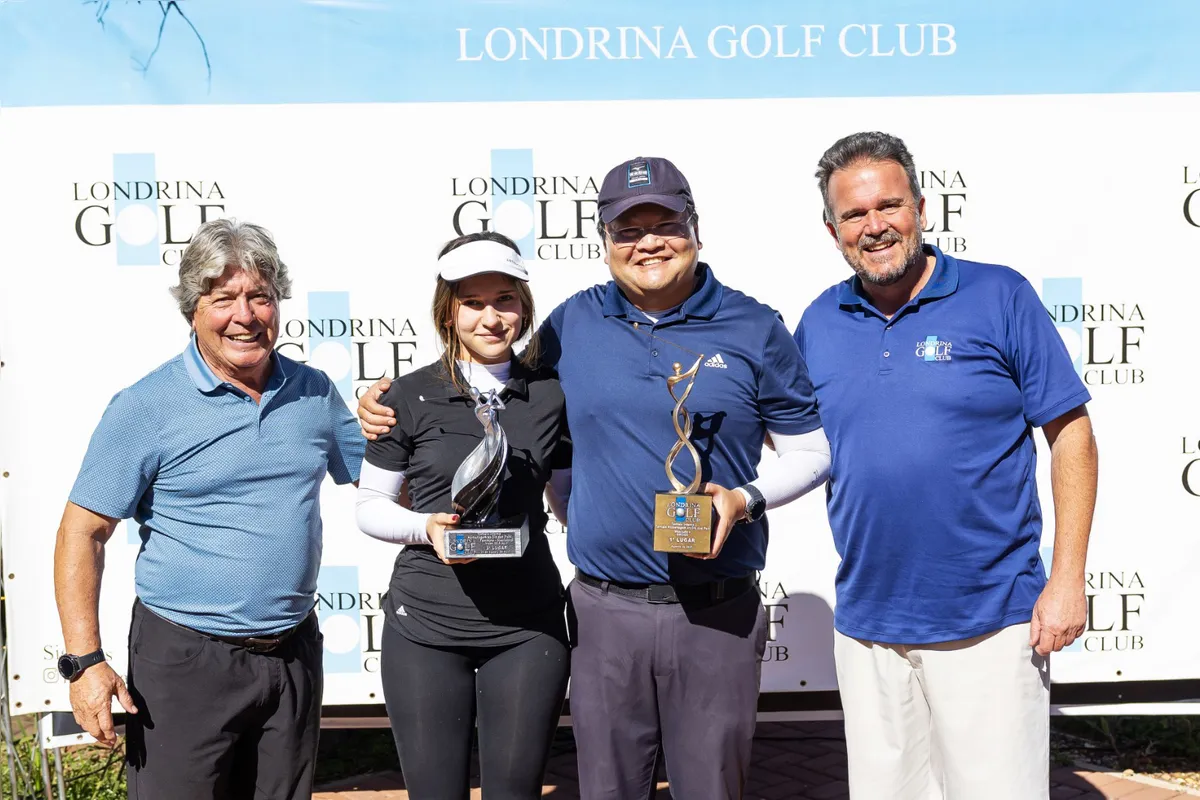 O presidente do LGC Benedito Graça Sobrinho, Julia Hasegawa, o capitão Rodrigo Sato Hasegawa e o ex-presidente Fábio Pierre Marin