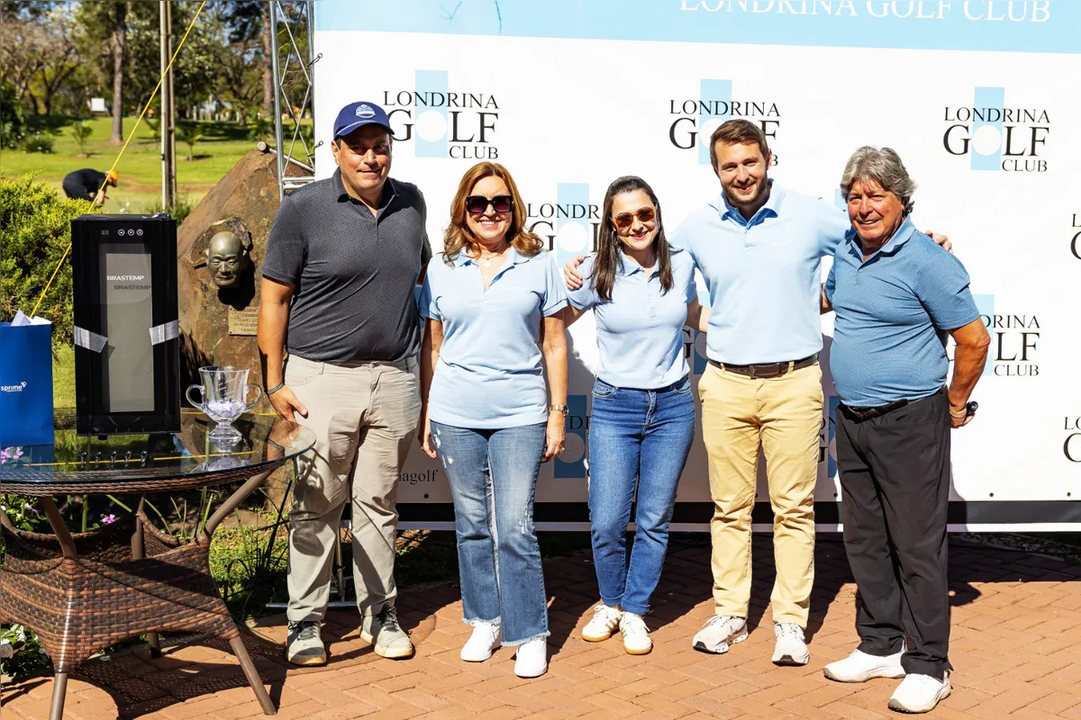 Rafael Oliva Caliento, ganhador da adega sorteada pelo Sisprime, os representantes do patrocinador Cida Della Libera, Andressa Lopes e Pedro Henrique Souza e Benedito Graça Sobrinho