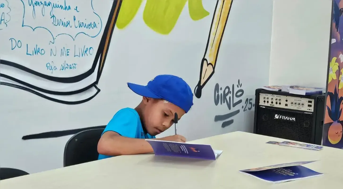 Imagem ilustrativa da imagem "Sonhadores' autografam coletânea de cartas em Londrina