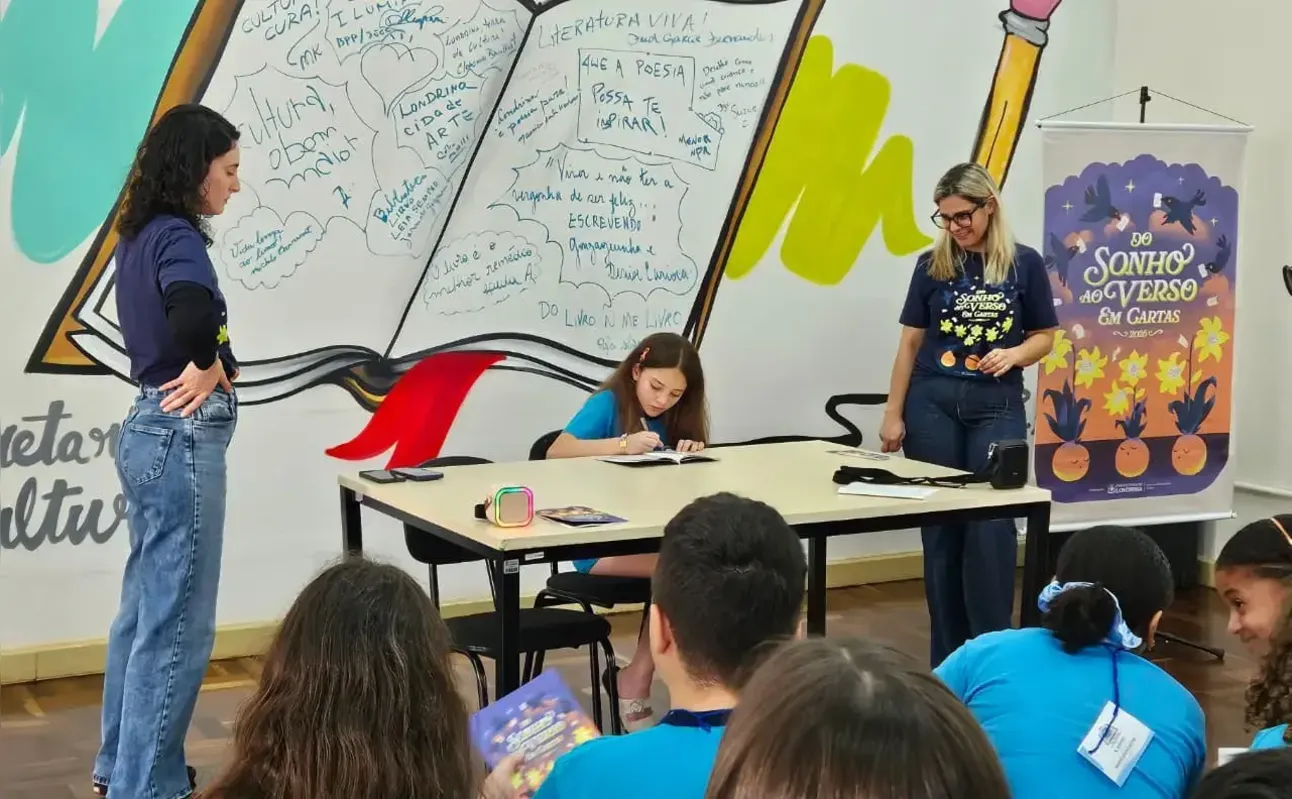 Imagem ilustrativa da imagem "Sonhadores' autografam coletânea de cartas em Londrina