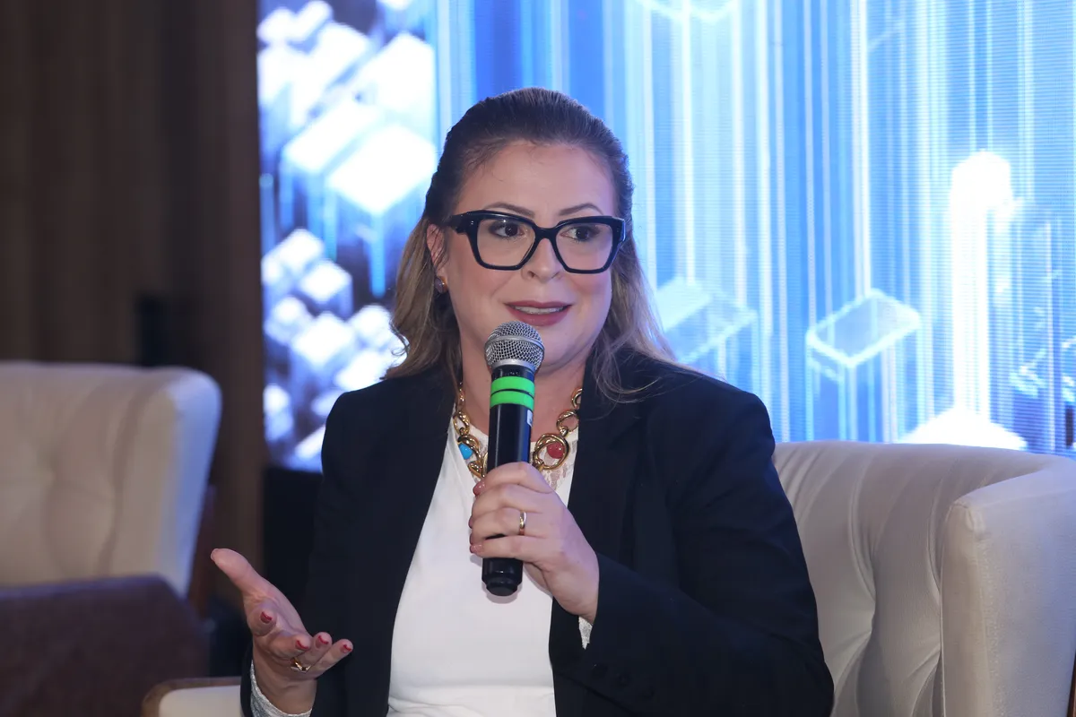 Carolina Alvim, mediadora do EncontrosFolha