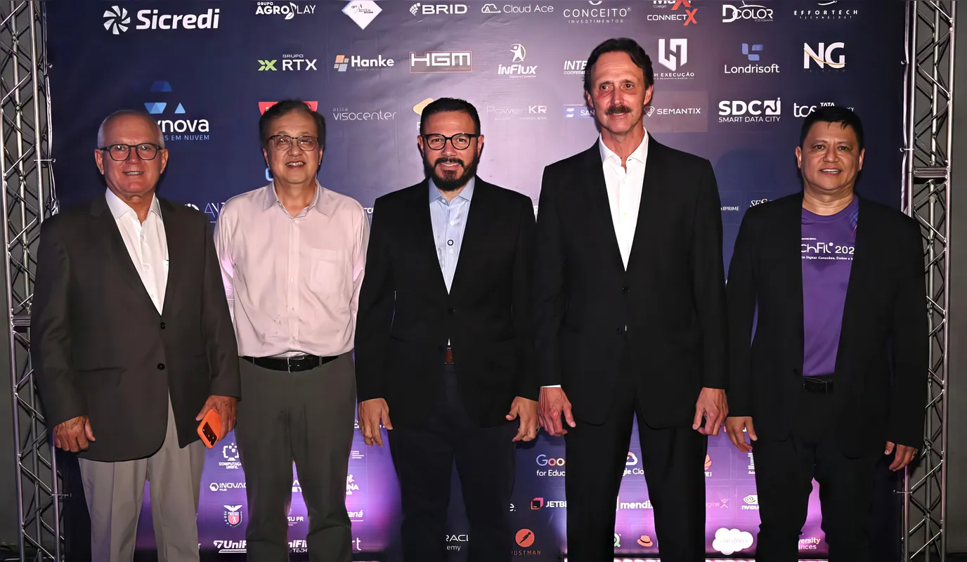 Reitor Eleazar Ferreira, George Hiraiwa (Sicoob Ouro Verde), Emanoel Gomes (presidente da Câmara de Londrina), secretário de Inovação e Inteligência Artificial do Paraná, Marcos Stamm, e Sergio Tanaka (coord. da UniFil Tech)