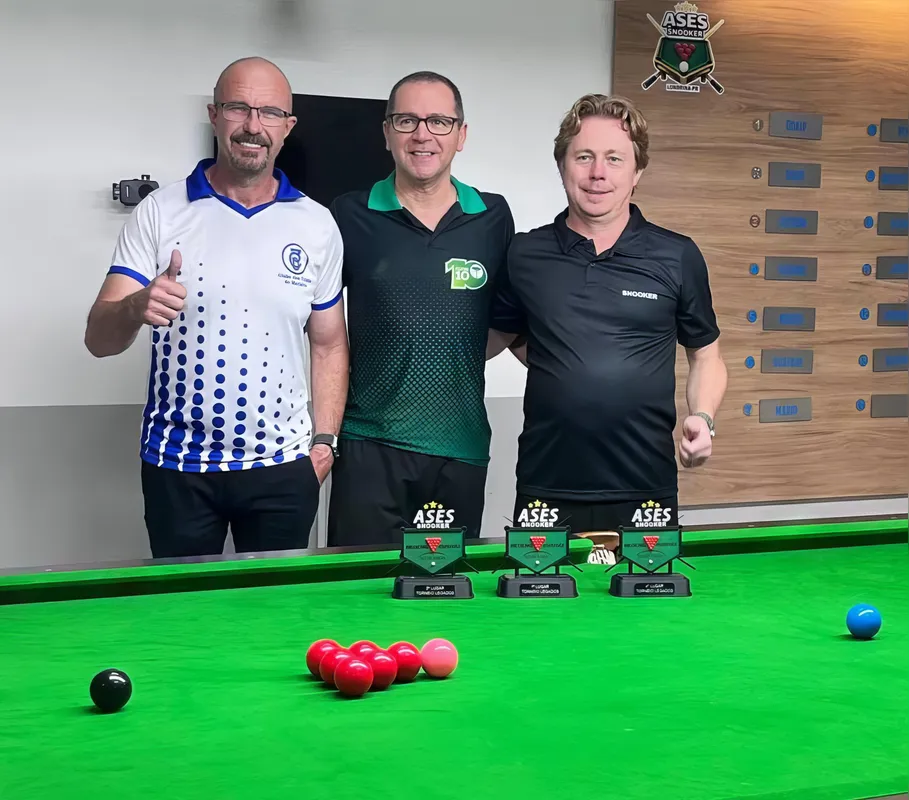 Adriano com o vice-campeão Reginaldo Frez e o quarto colocado Nelson Zapotoski