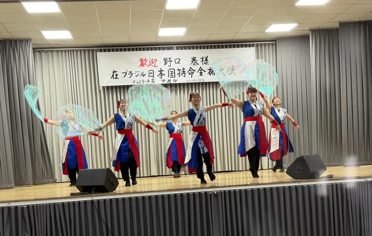 Uma das apresentações de dança japonesa do jantar para o Embaixador