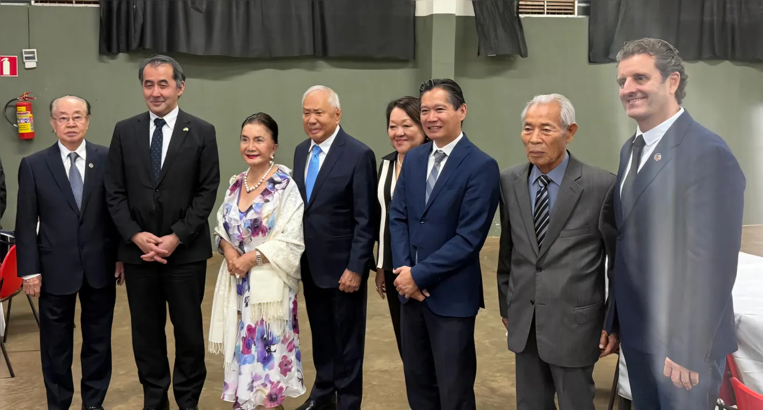 Empresário Ywao Miyamoto ( Sementes Mauá); o Embaixador do Japão Noguchi Yasushi, os empresários Kimiko Yoshii e Atsushi Yoshii, Luzia Mitsue Yamashita (presidente da Acel), Eduardo Tominaga (vice-presidente da ACEL), Yossuo Hirayania (presidente do Conselho da Acel) e o vereador Marcelo Oguido