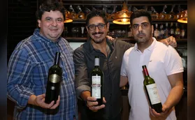 Noite animada, com comida e vinhos especiais