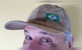 Bandeira no boné