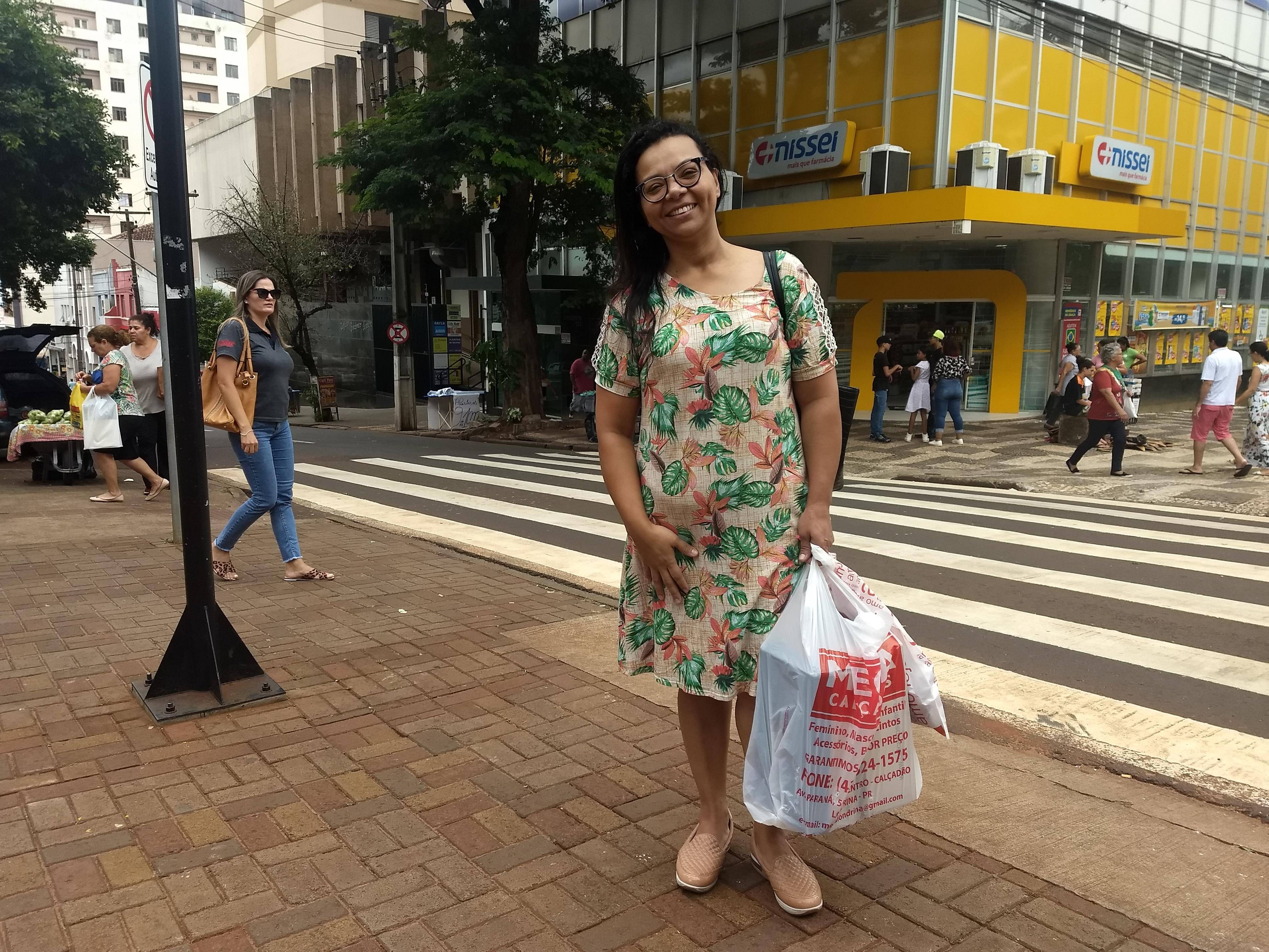 A artesã Silvana Chaves, 41, priorizou a compra dos presentes para as crianças este ano por economia.