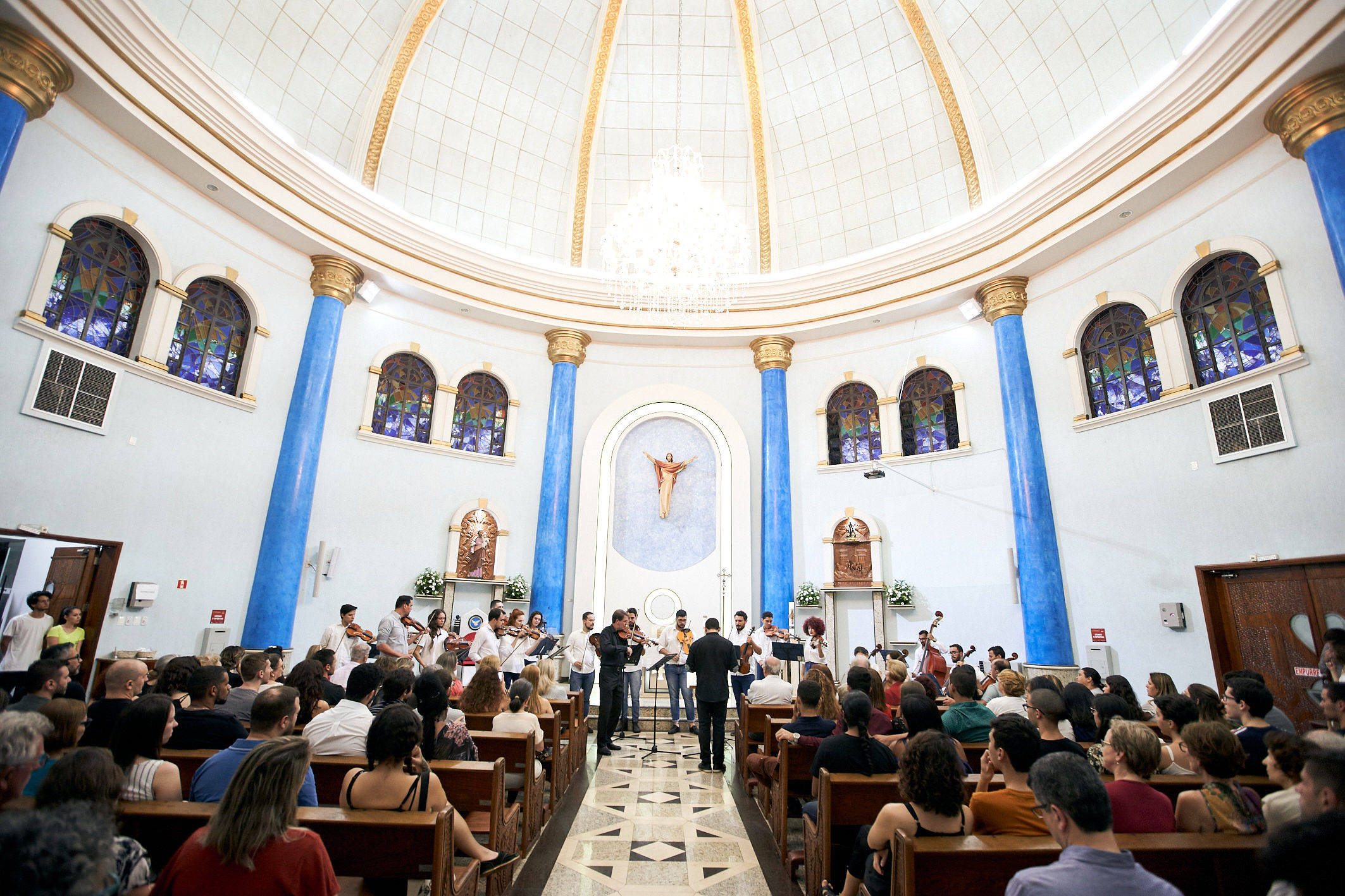 Apresentação da Bravi Academia Orquestral, com Elio Orio, na Capela da Catedral Metropolitana: público se emocionou com Vivaldi