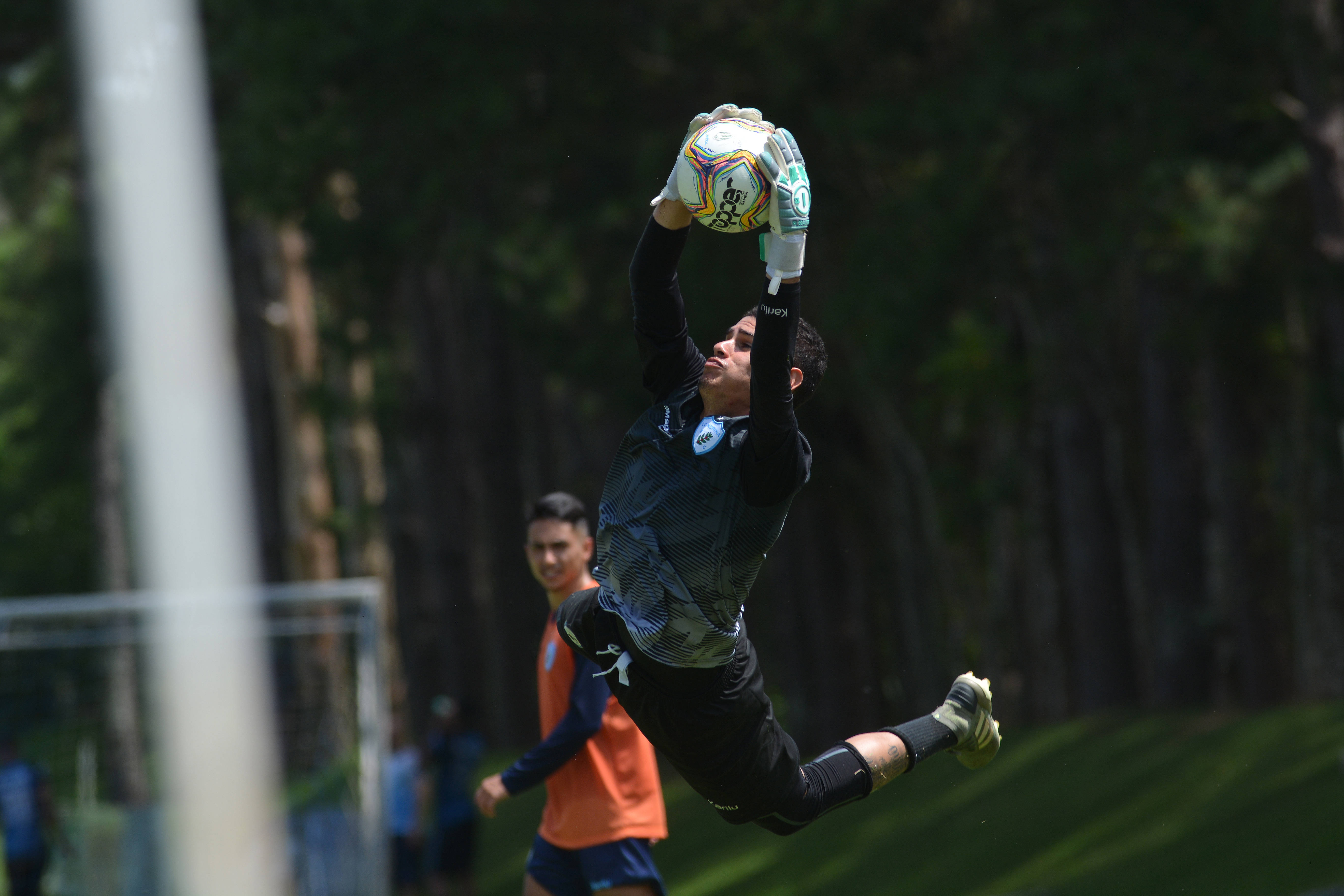 Goleiro Maltos pode fazer seu primeiro jogo no profissional do LEC contra o Operário