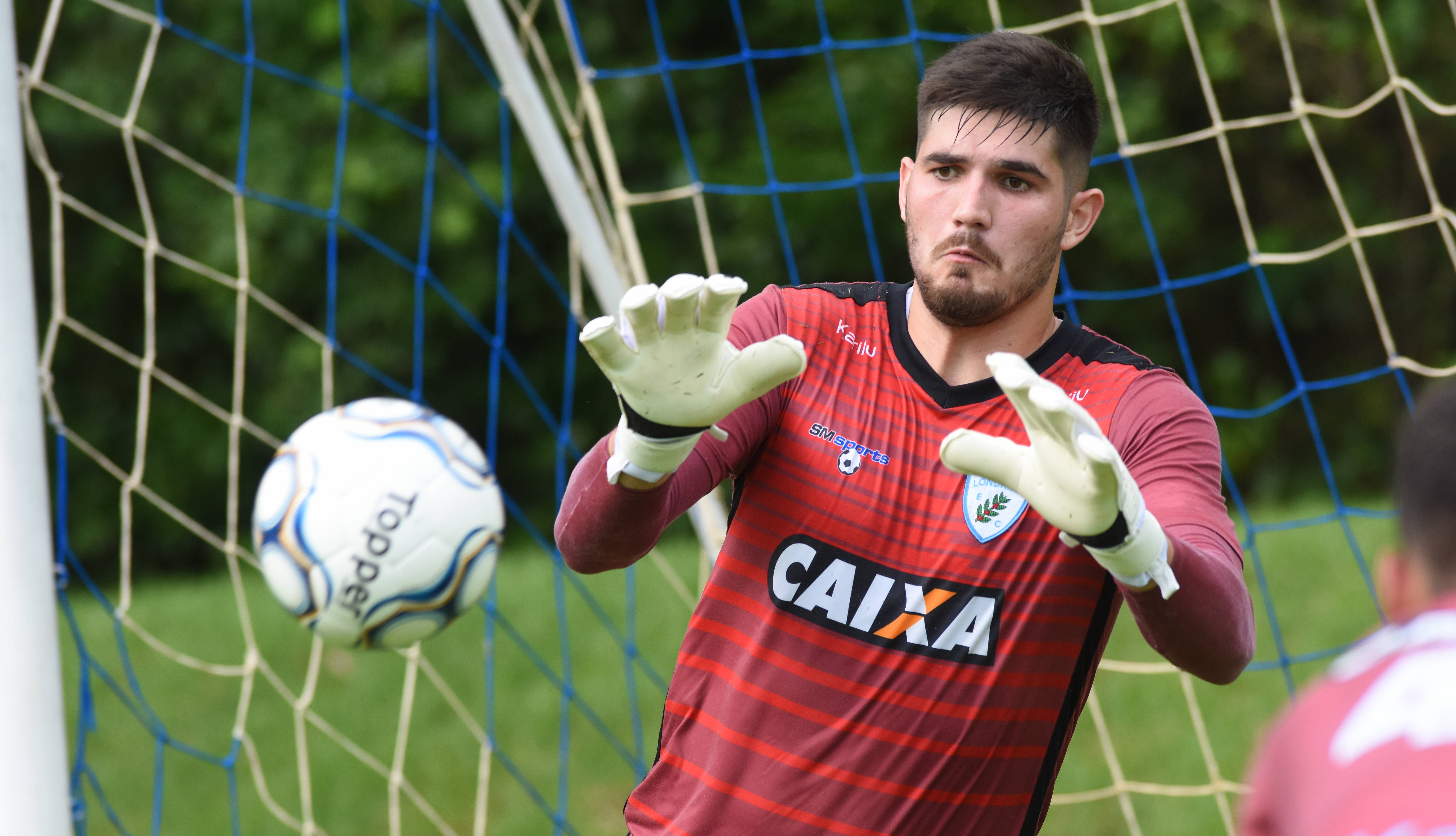 Alan tenta se recuperar de dores no joelho para poder jogar no domingo