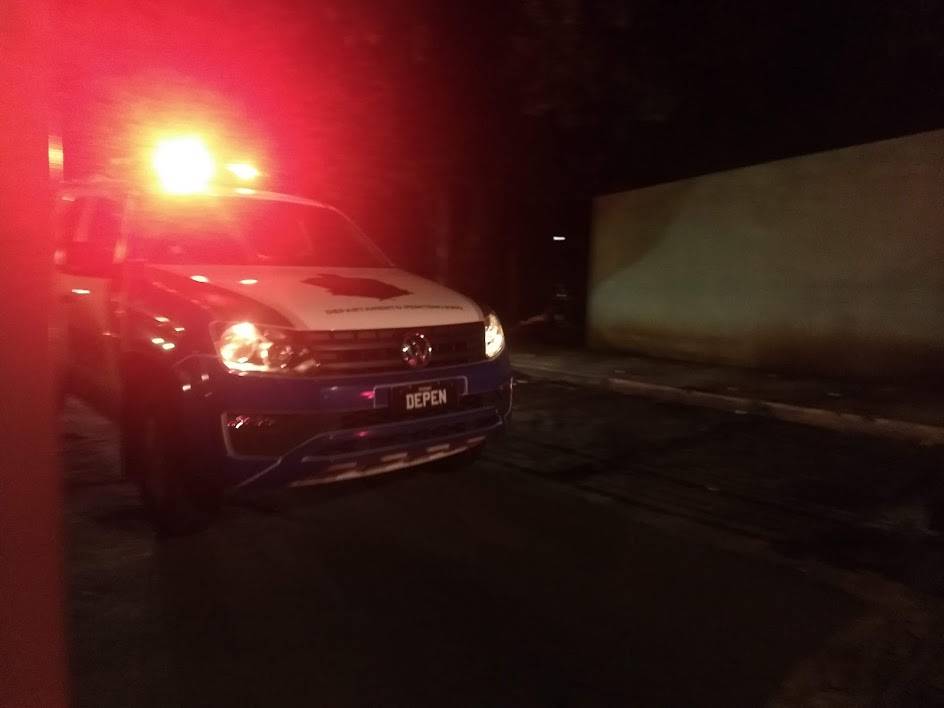 A rebelião na PEL 1 (Penitenciária Estadual de Londrina), que começou por volta das 18 horas de sábado (25), terminou depois de seis horas de negociação entre os presos e as autoridades presentes.
