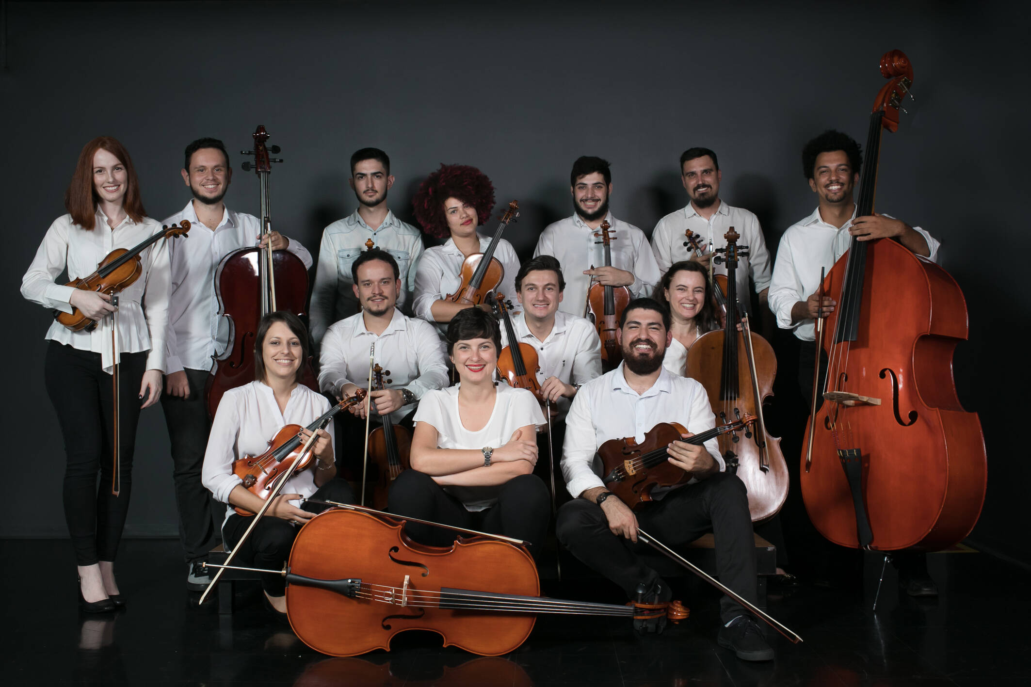 Os integrantes da Orquestra Bravi continuam ensaiando de suas casas