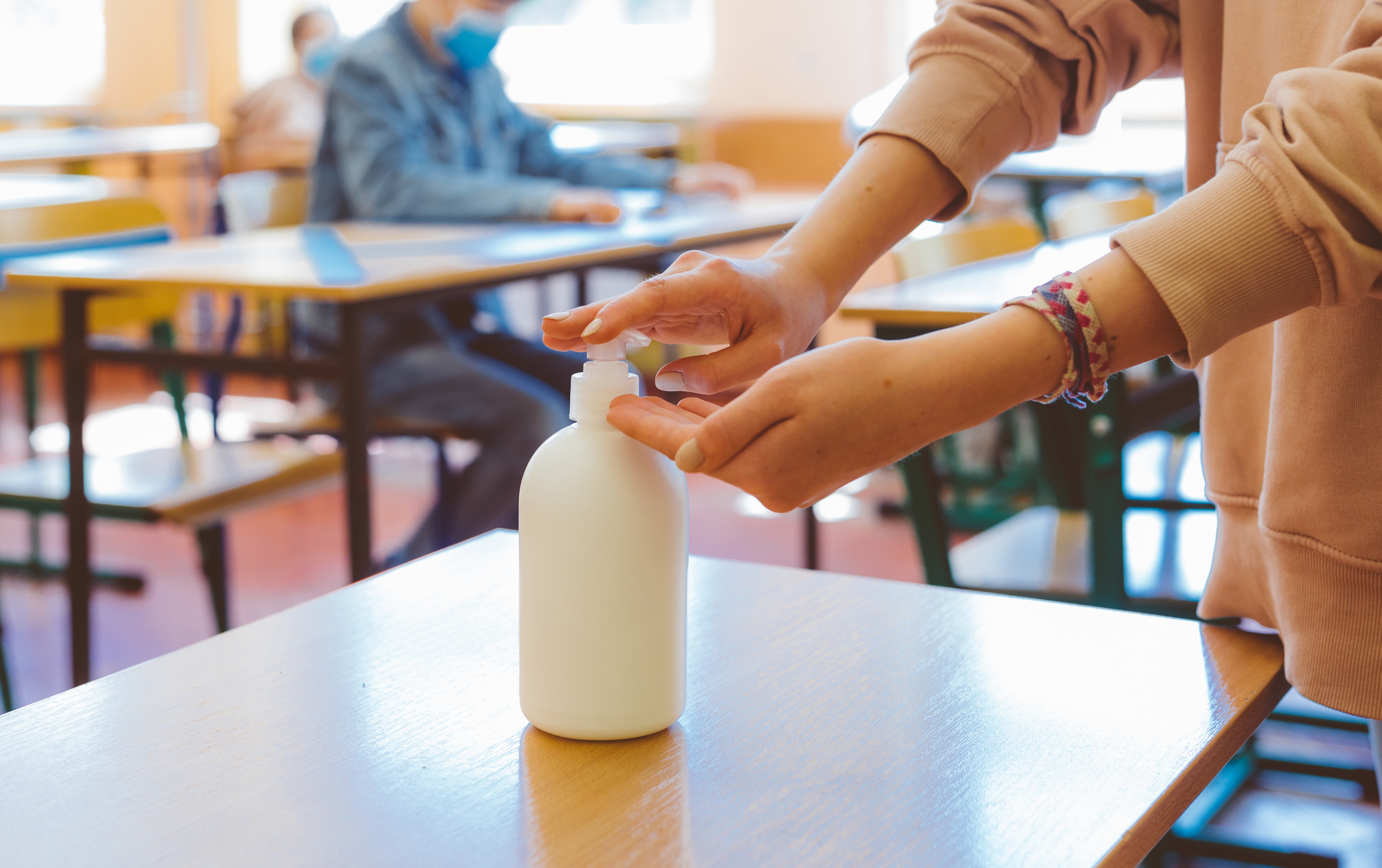 Uso de álcool em gel e distanciamento social farão parte da rotina na volta às aulas