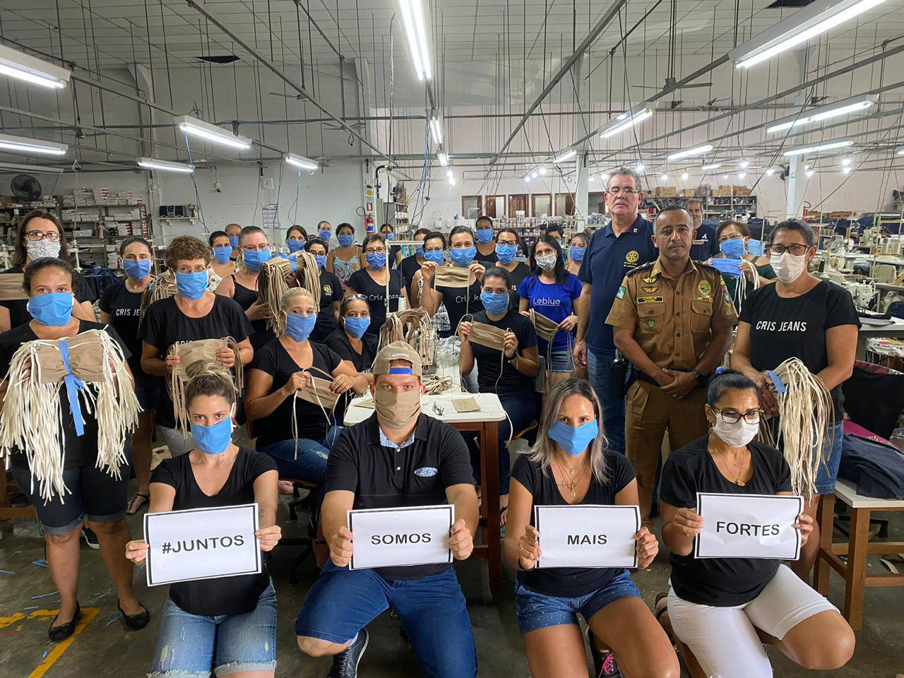 Empresa de Cambé que confeccionava roupas de inverno passou a produzir máscaras, aventais e roupas para o pessoal da Saúde e segurança