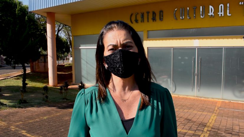 A Secretária de Cultura e Turismo de Rolândia, Patrícia Cobra, pede para que os artistas do município preencham o formulário.