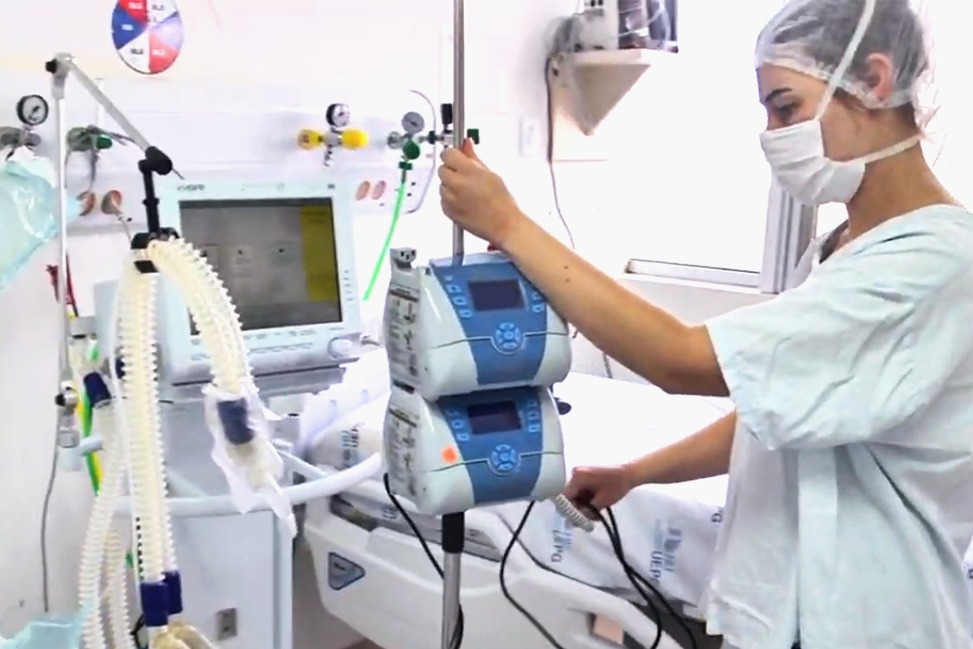 Recentemente o Hospital Universitário de Ponta Grossa inaugurou mais 10 leitos de UTI SUS exclusivos para pacientes suspeitos ou confirmados de Covid-19.