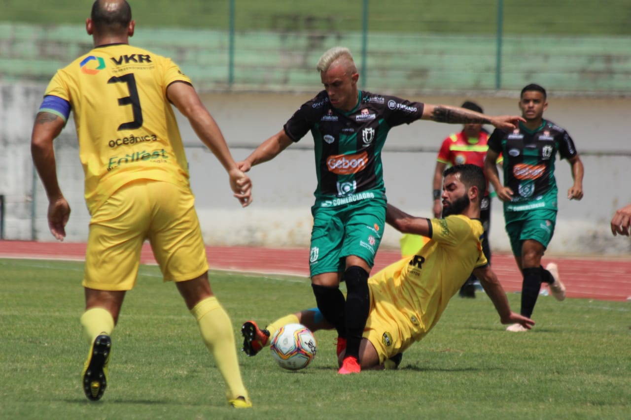 Maringá e Araucária não saíram do 0 a 0 no jogo disputado no Willie Davids