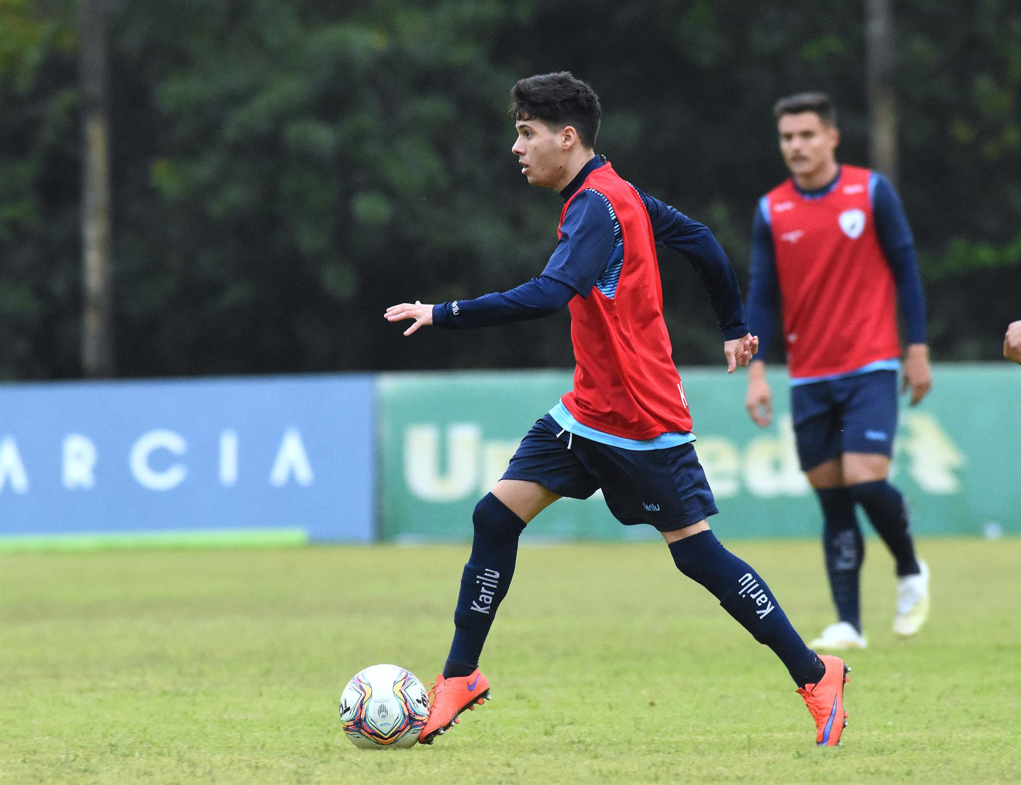 O garoto Wilker de 16 anos é relacionado pela primeira vez.
