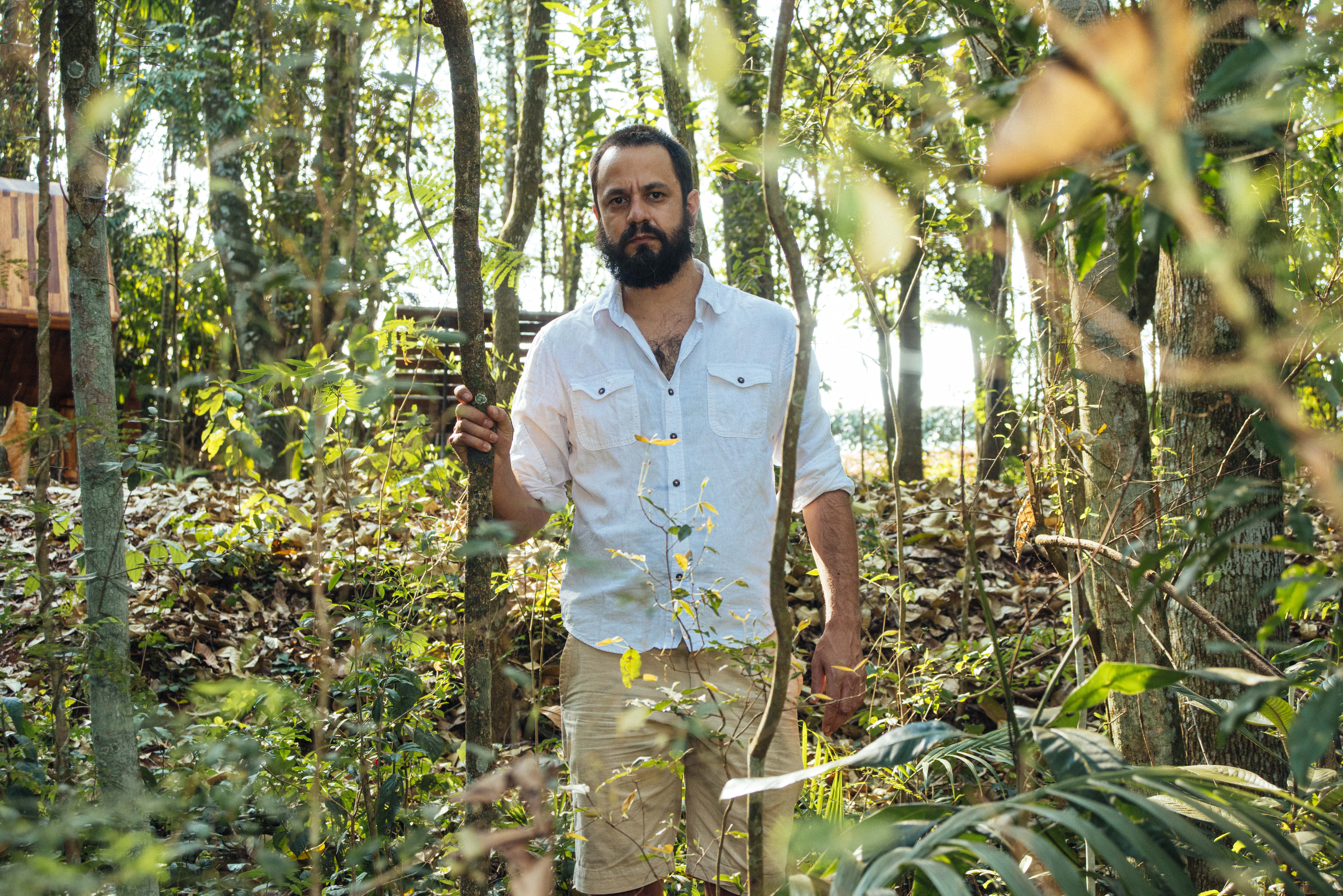Chico Santos no Jardim Botânico: inicialmente, exposição foi projetada para um ambiente natural, mas se tornou virtual devido à pandemia