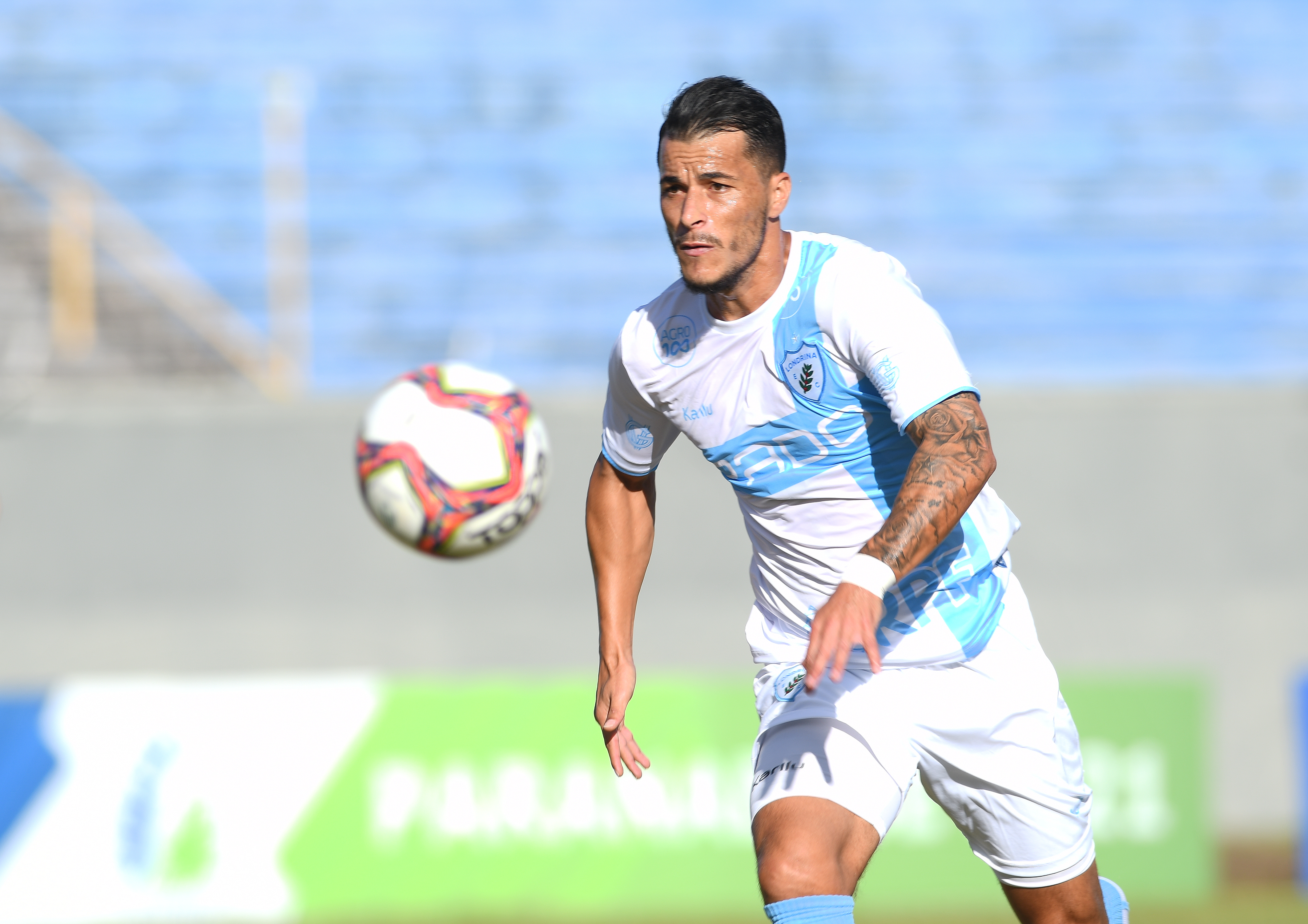 Jonatas Belusso foi titular nos últimos três jogos, mas ainda não marcou nesta sua volta ao Londrina
