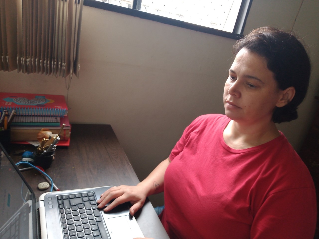 A professora Gesely Calijuri diz que prefere “o retorno às aulas reduzido e não obrigatório”