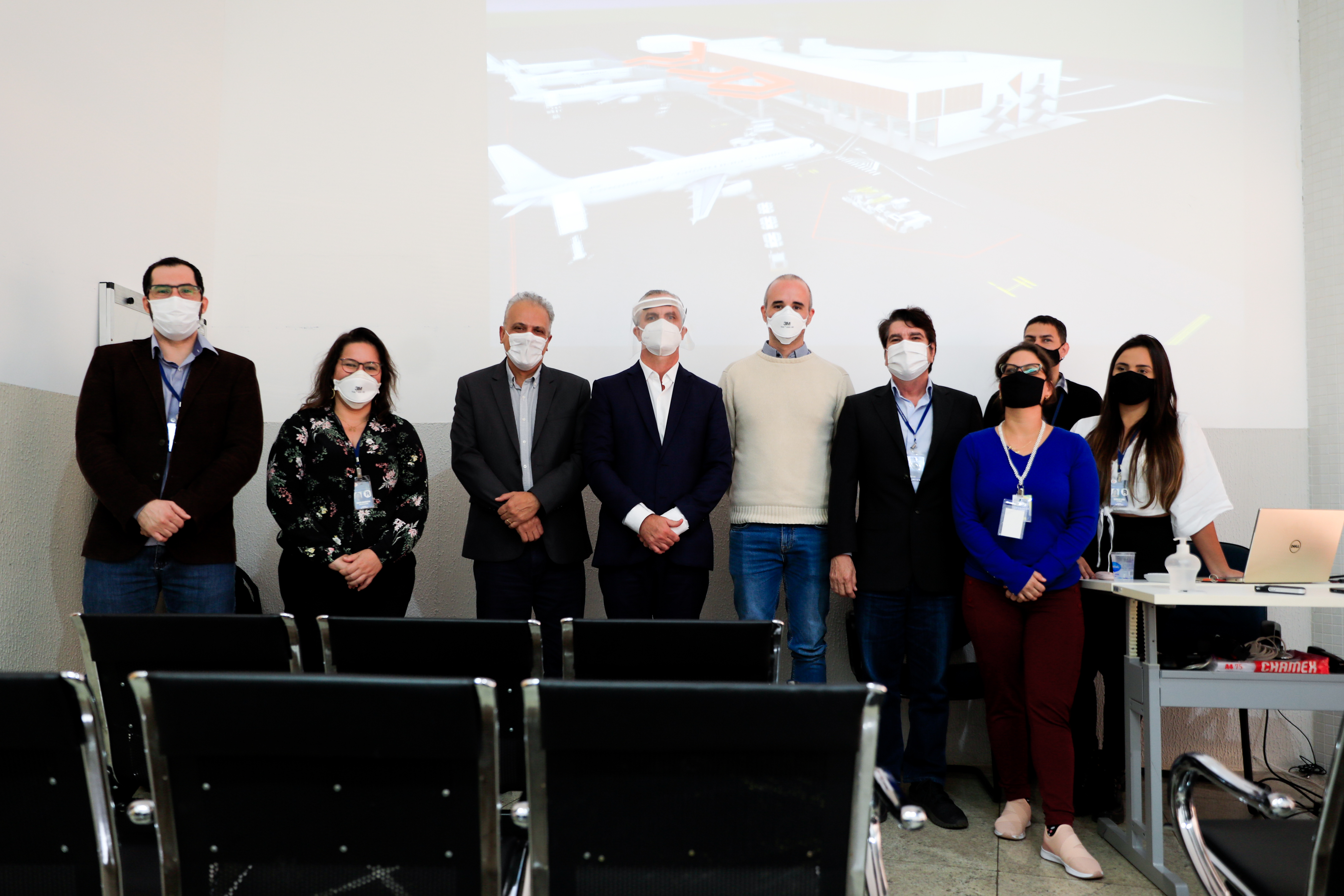 O prefeito Ulisses Maia participou nesta quarta-feira, 9, de reunião de apresentação do anteprojeto do novo Terminal de Passageiros do Aeroporto de Maringá.