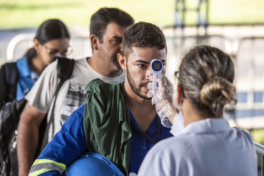 A taxa de transmissão (Rt) do coronavírus chegou ao menor índice do ano no Paraná nesta segunda-feira (12).