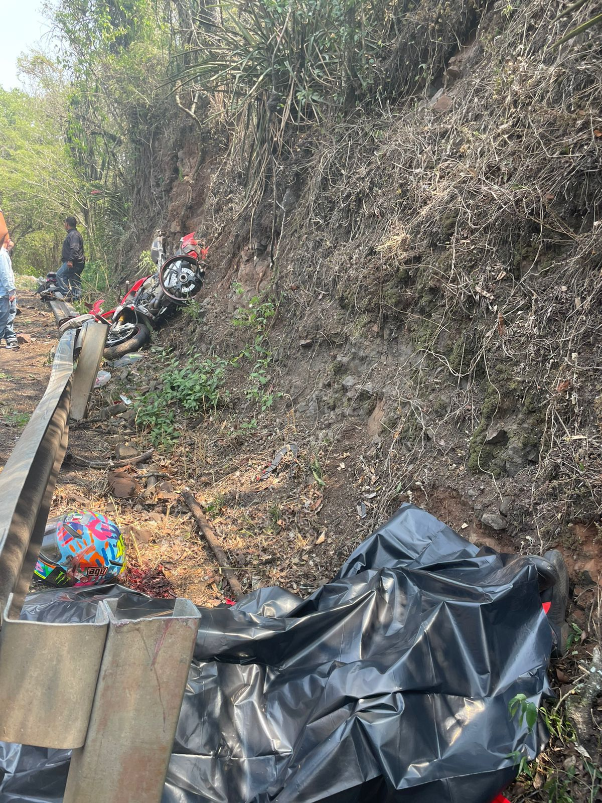 O advogado e pastor evangélico Gilberto Vilas Boas, 37, morreu em um acidente no início da tarde deste domingo (26), na PR-487, no trecho entre Iretama e Luiziana