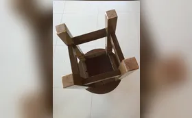 Pintando um banquinho