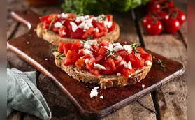 Brusqueta ou antepasto de berinjela: qual entrada servir?