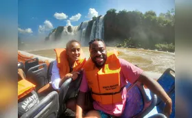 Taís Araújo e Lázaro Ramos fazem experiência imersiva em Foz do Iguaçu