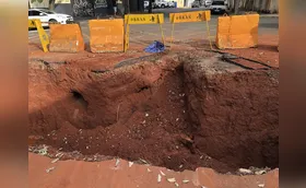 Conserto de galeria pluvial interrompe trânsito no centro de Londrina