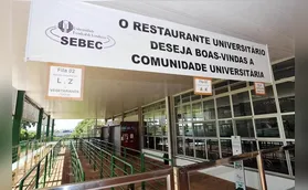 RU da UEL serve almoço especial em comemoração aos 25 anos