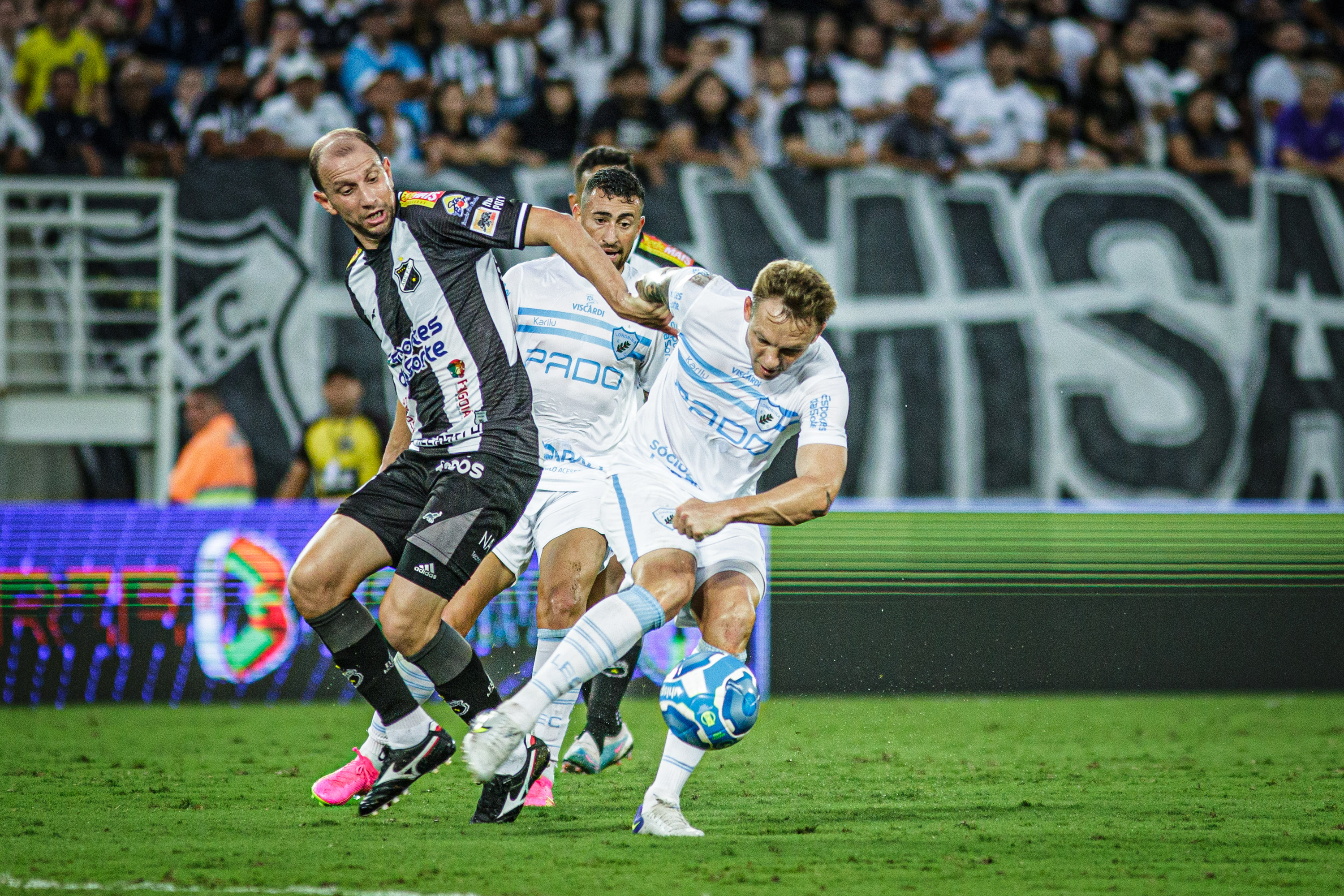 Em jogo sem emoções, Sport empata sem gols com a Tombense pela Série B